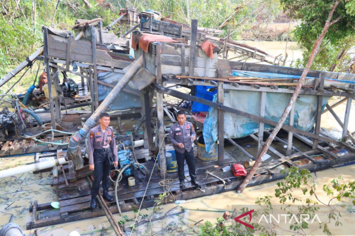 Tim gabungan temukan 66 rakit penambang ilegal di Peranap