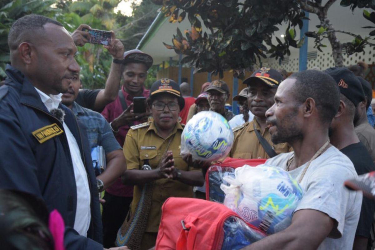 Anggota DPR ajak masyarakat aktif awasi dana Otsus Papua