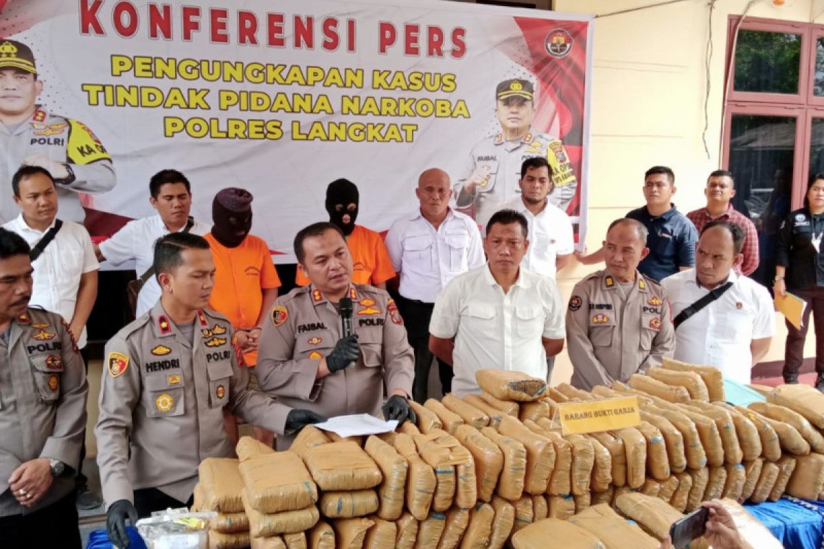 Satresnarkoba Polres Langkat tangkap tersangka 233 kilogram ganja