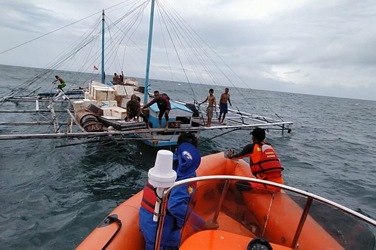 Tim SAR selamatkan tujuh nelayan di perairan Sangeang Bima