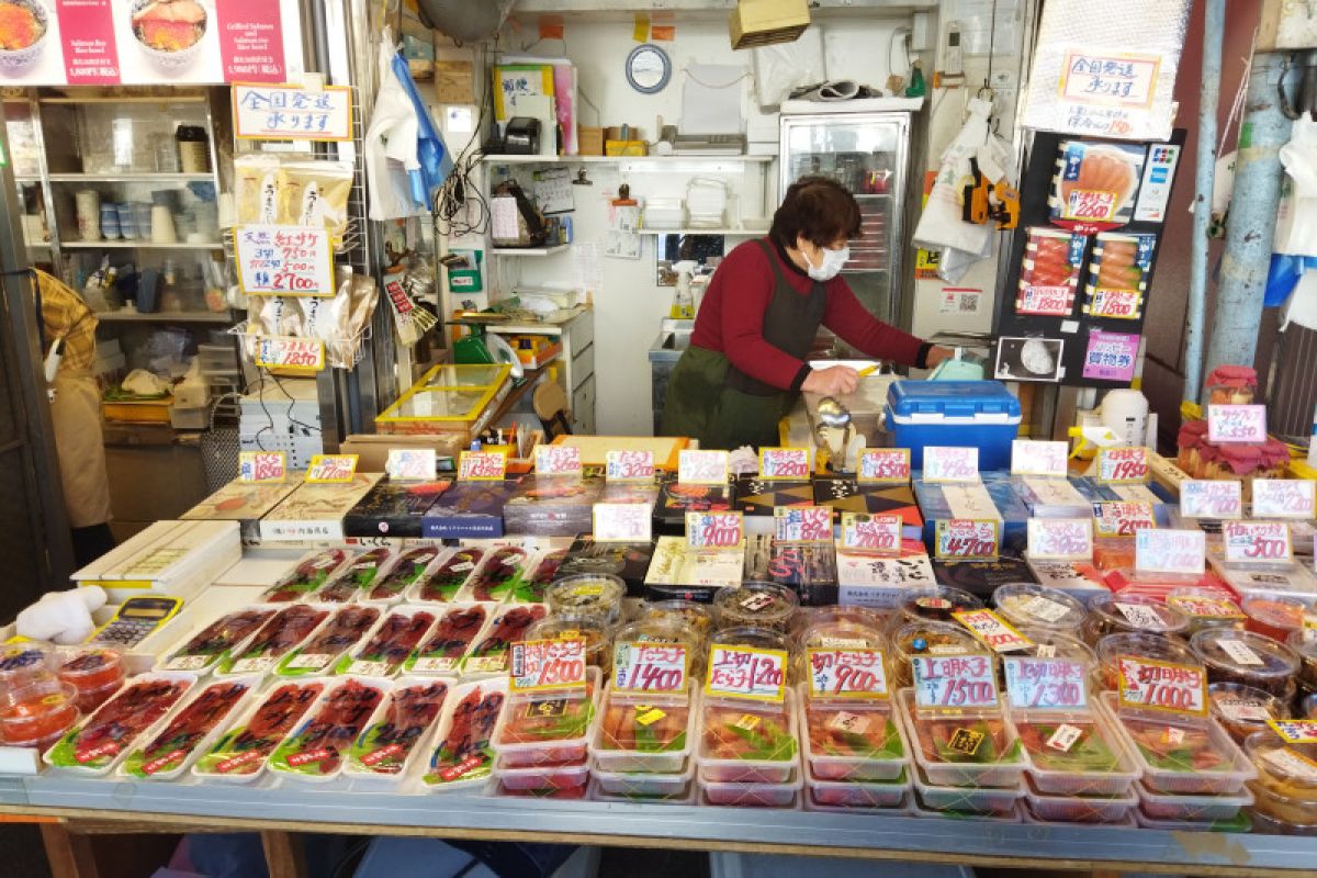 Manjakan lidah dengan kuliner laut Jepang di Tsukiji Fish Market