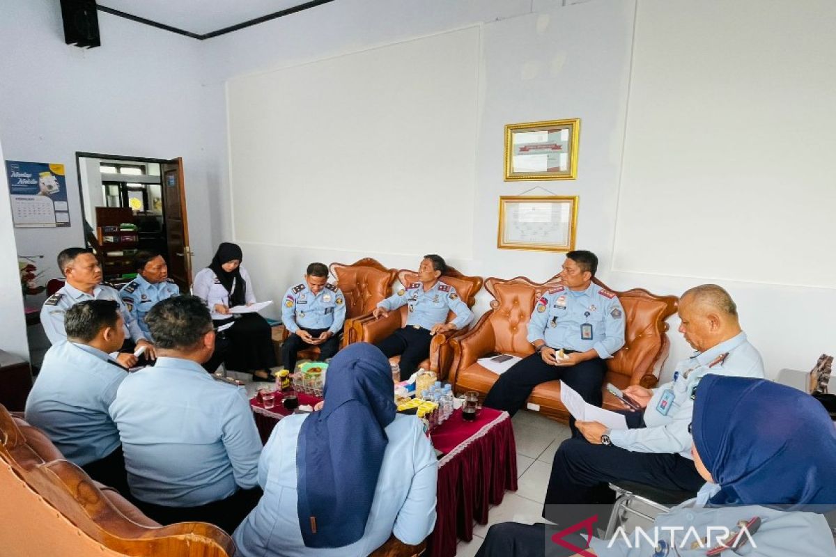 Kemenkumham Sulawesi Tenggara pastikan lapas-rutan lakukan pemutakhiran NIK napi