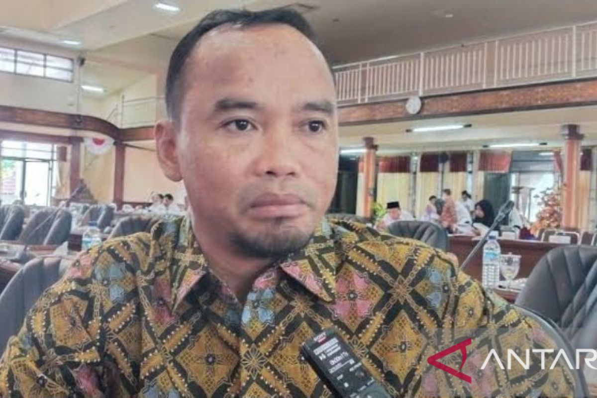 Legislator dorong Pemkab Lombok Tengah menaikkan honor BKD