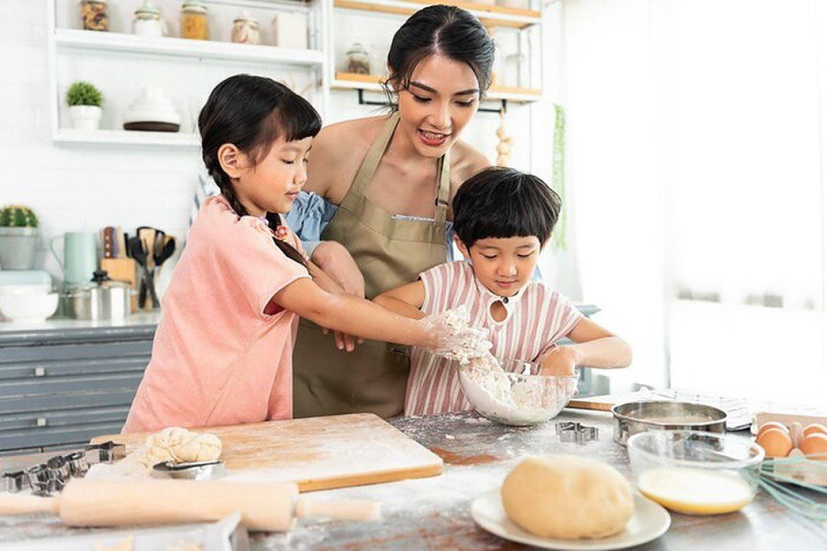 Sisca Soewitomo dan Chef Desi ungkap tips ajari anak masak sejak dini