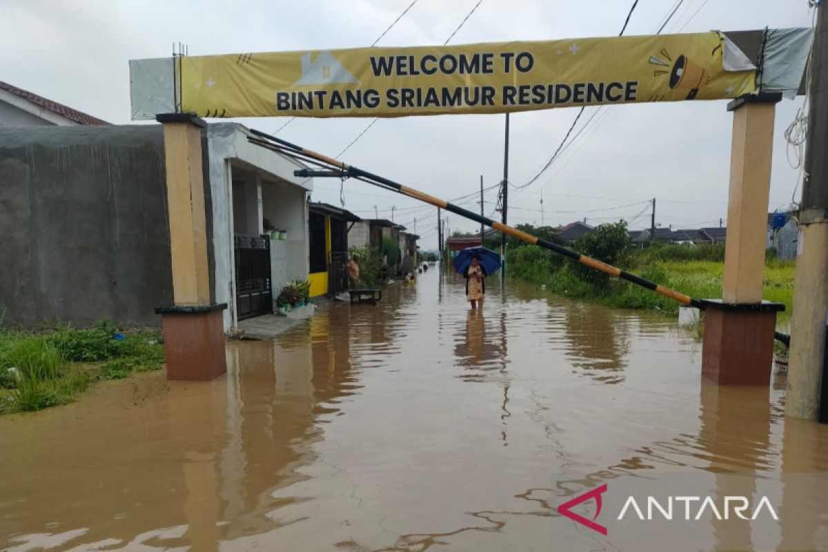 1.500 rumah di Srimukti Bekasi terendam banjir hujan sehari