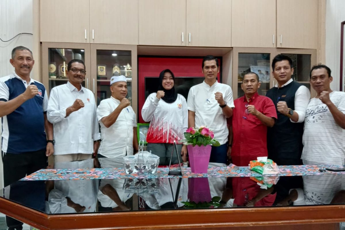 Atlet Anggar Putri Binaan KONI Aceh Wakili Indonesia di Kejuaraan Asia