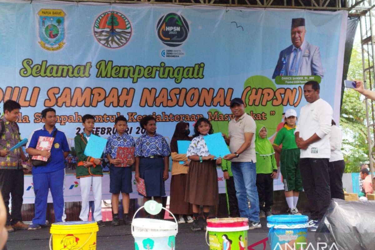 Pemprov Papua Barat ajak pengusaha atasi persoalan sampah