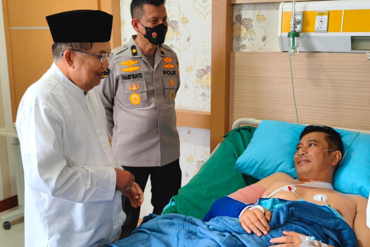 Jusuf Kalla jenguk Kapolda Jambi di rumah sakit