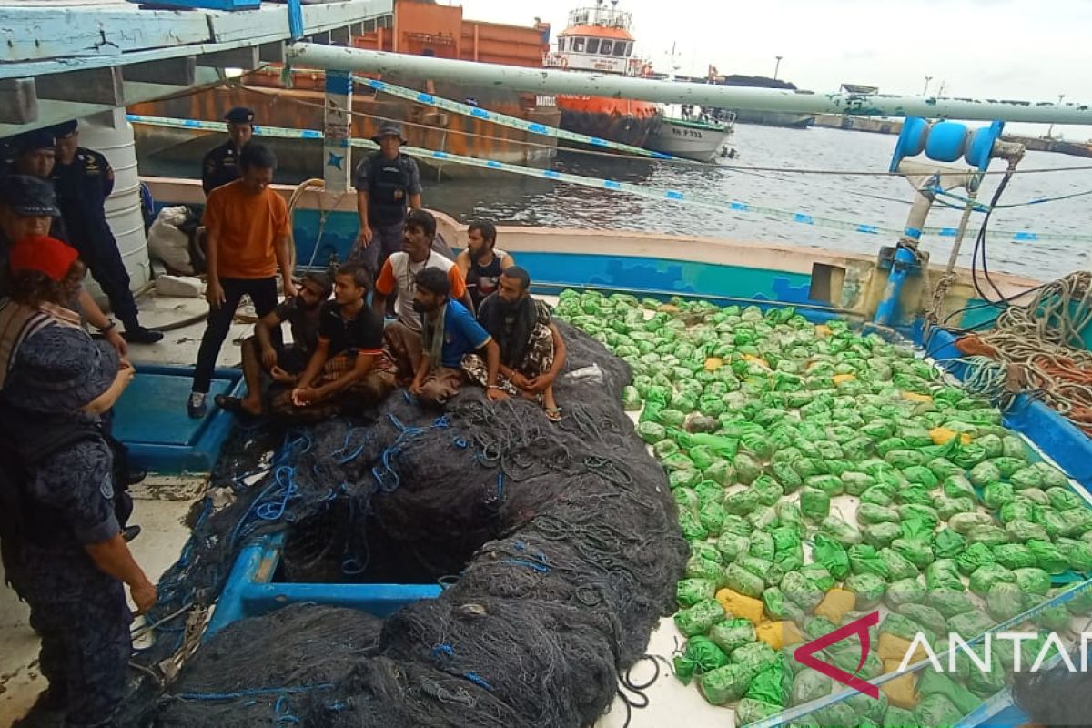 BNN bersama Bea Cukai gagalkan peredaran sabu  diselundupkan gunakan kapal nelayan pengangkut ikan