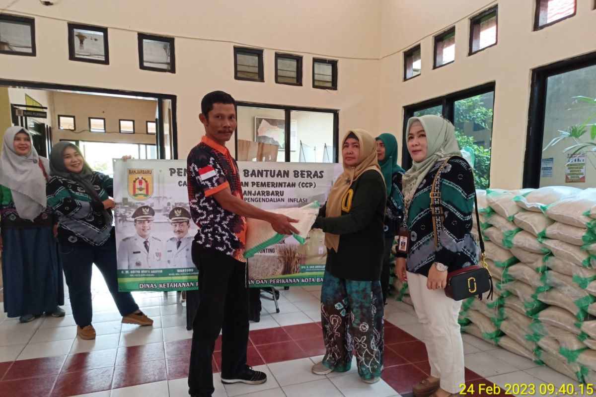Pemkot Banjarbaru salurkan 1,94 ton beras CPP kendalikan inflasi