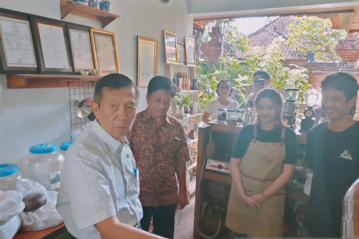Mangku Pastika minta UMKM di Bali tak perlu takut kekurangan modal