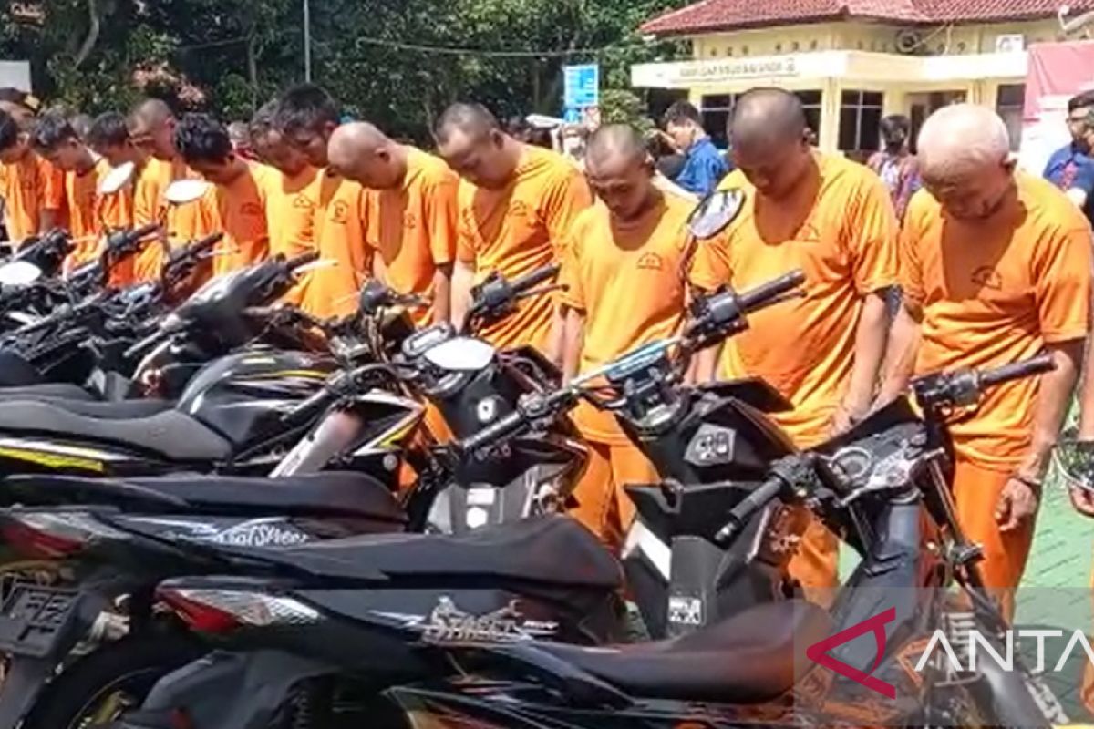 Polres Sukabumi sita 33 unit kendaraan bermotor dari 14 tersangka pelaku pencurian