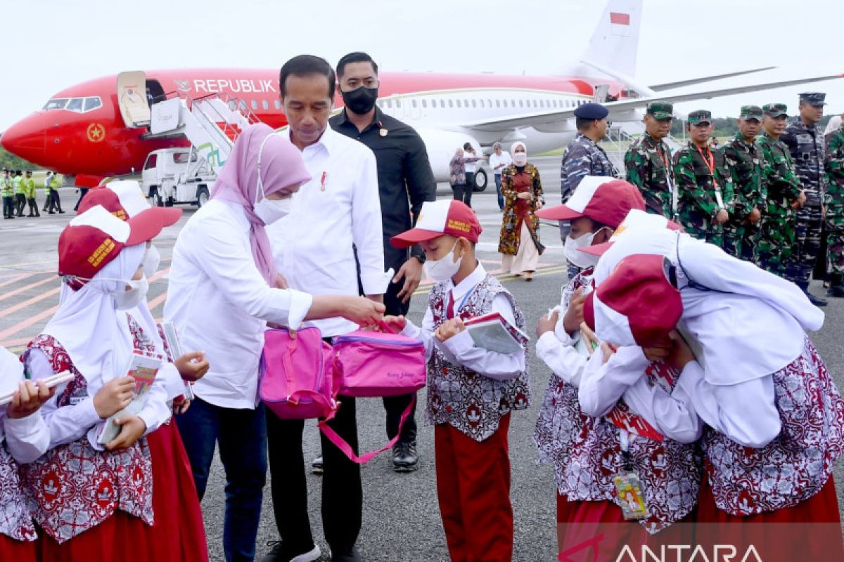 Siswa SD di Balikpapan terharu dapat bertemu Jokowi