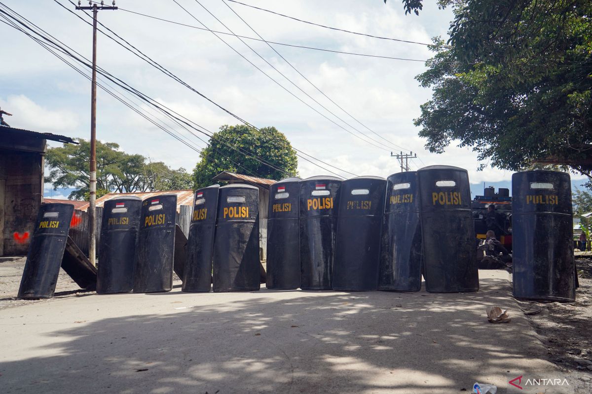 Belasan polisi diperiksa terkait  kerusuhan di Wamena