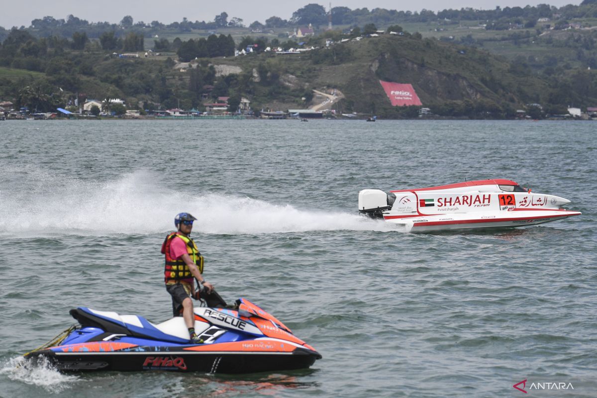 Pebalap F1 Powerboat mulai kuasai lintasan Danau Toba