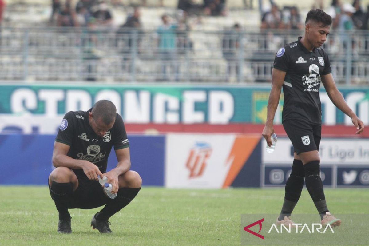 Liga 1: Akibat Gol Bunuh Diri, Persebaya Dipermalukan PSM 0-1 - ANTARA ...