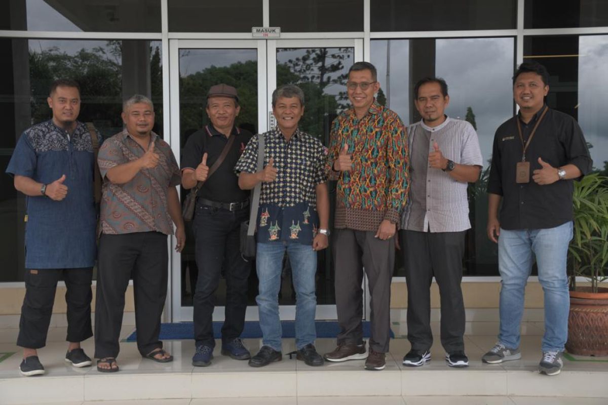 Masyarakat Talamau Pasbar kunjungi Semen Padang untuk gali informasi tentang Kaliandra