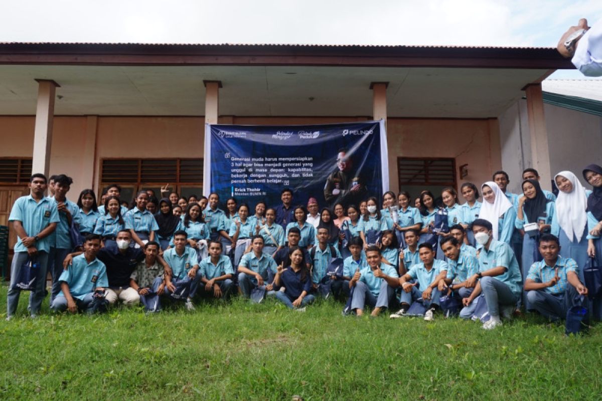 Pelindo Labuan Bajo perkenalkan BUMN pada siswa di Manggarai Barat