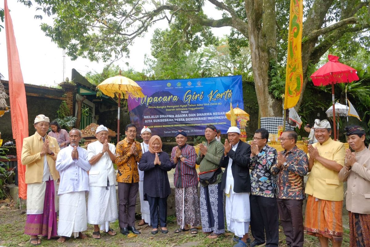 Umat Hindu di Sleman upacara Giri Kerti jelang Nyepi 1945 Caka