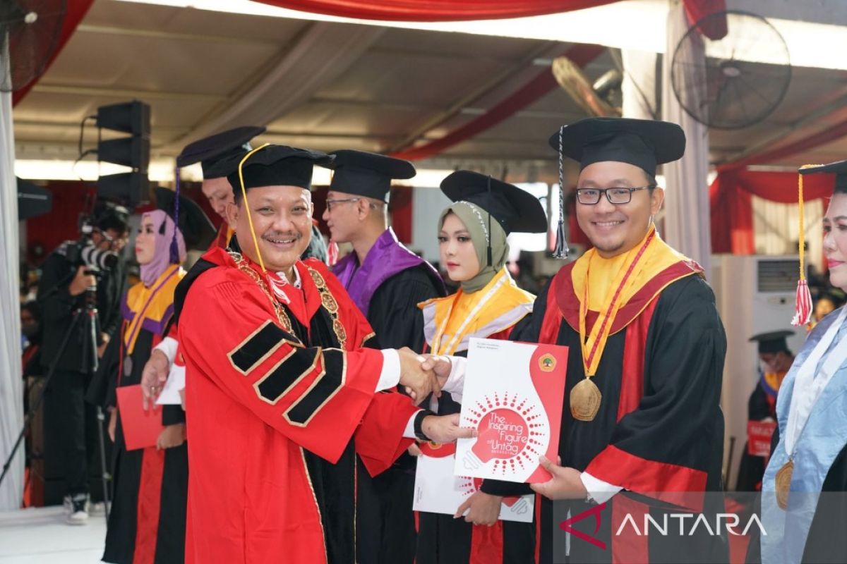 Untag Surabaya kukuhkan 1.044 wisudawan