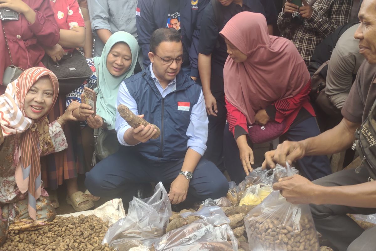 Anies serap aspirasi para pedagang di Pasar Natar Lampung