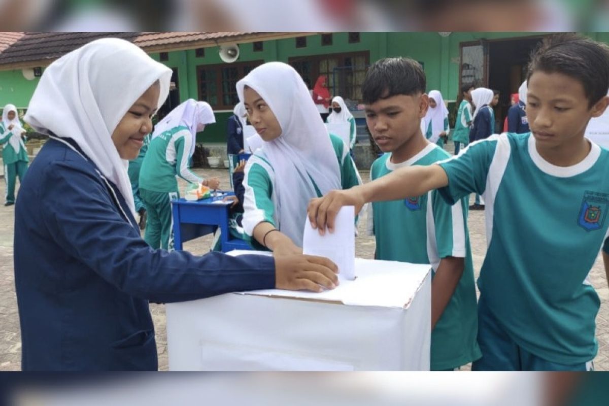 SMPN 1 Sukamara ajarkan siswa penerapan demokrasi di sekolah