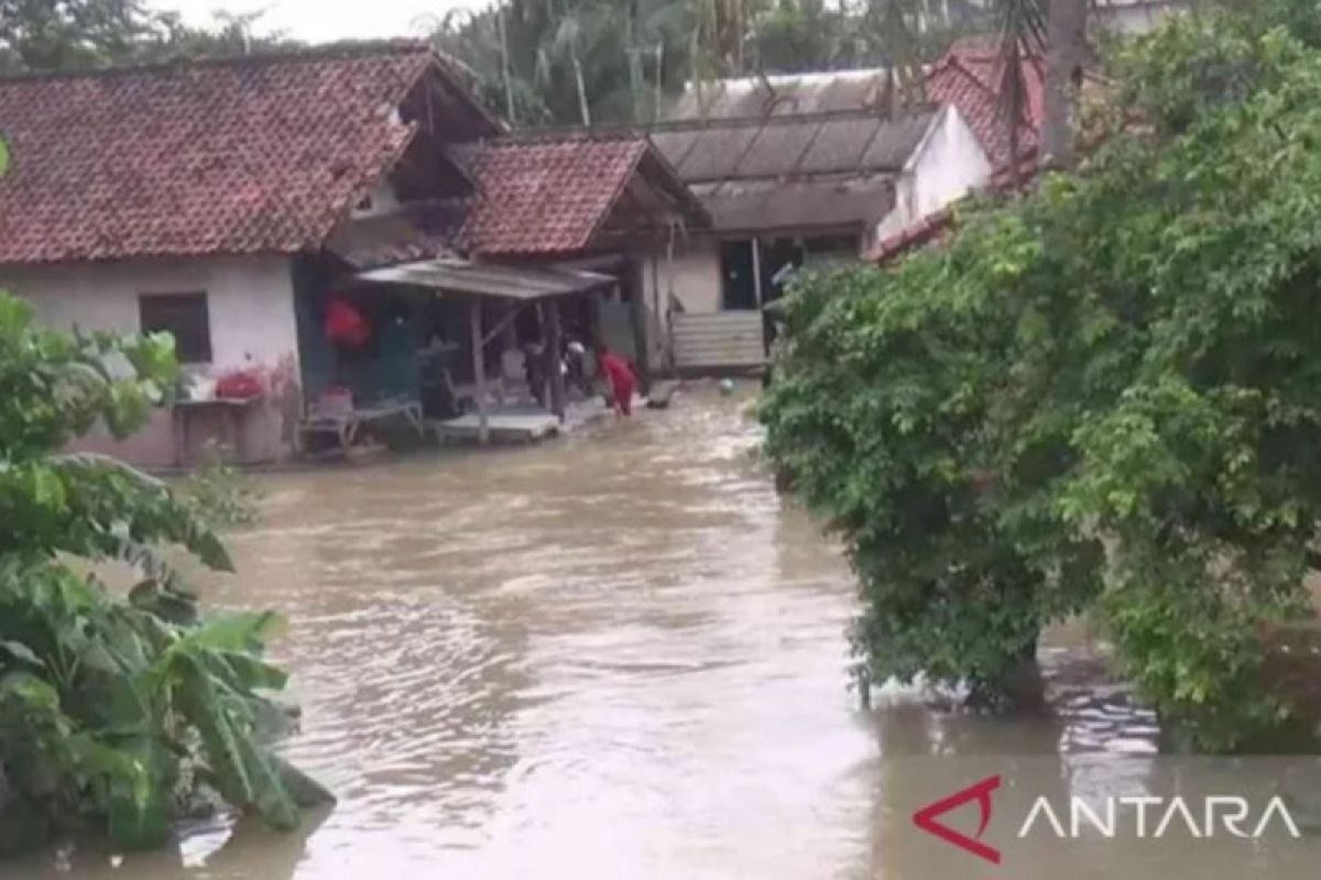 BPBD: 6.436 jiwa terdampak banjir yang terjang enam kecamatan di Kabupaten Bekasi