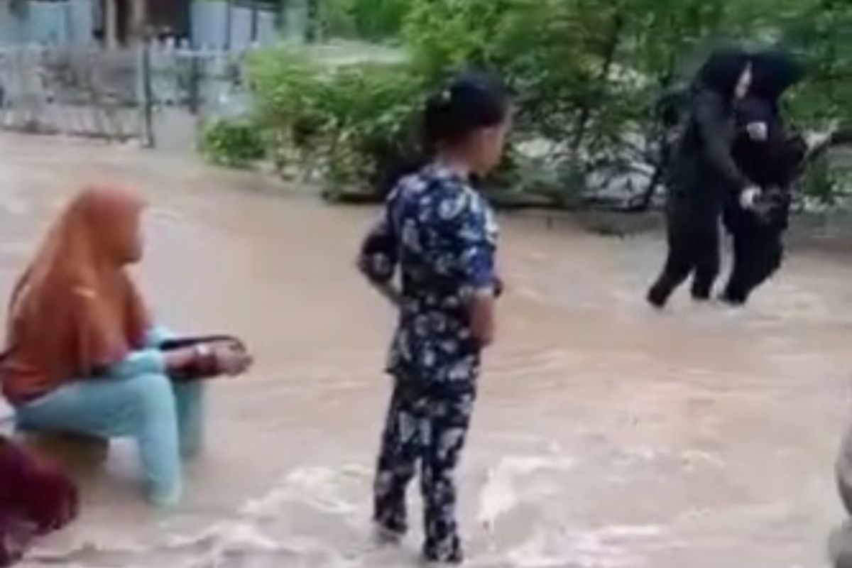 Banjir rendam sejumlah desa di HSS, BPBD dan relawan evakuasi warga