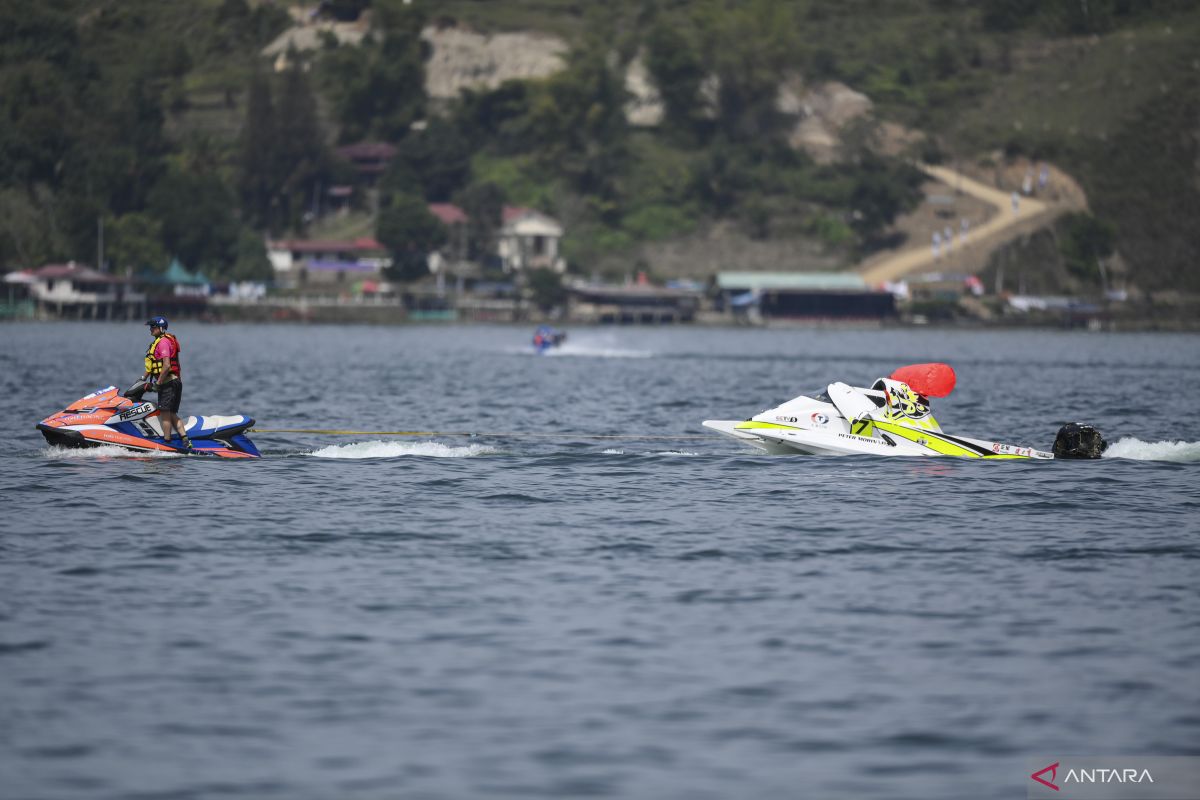 Masyarakat antusias saksikan balapan F1 Powerboat Danau Toba