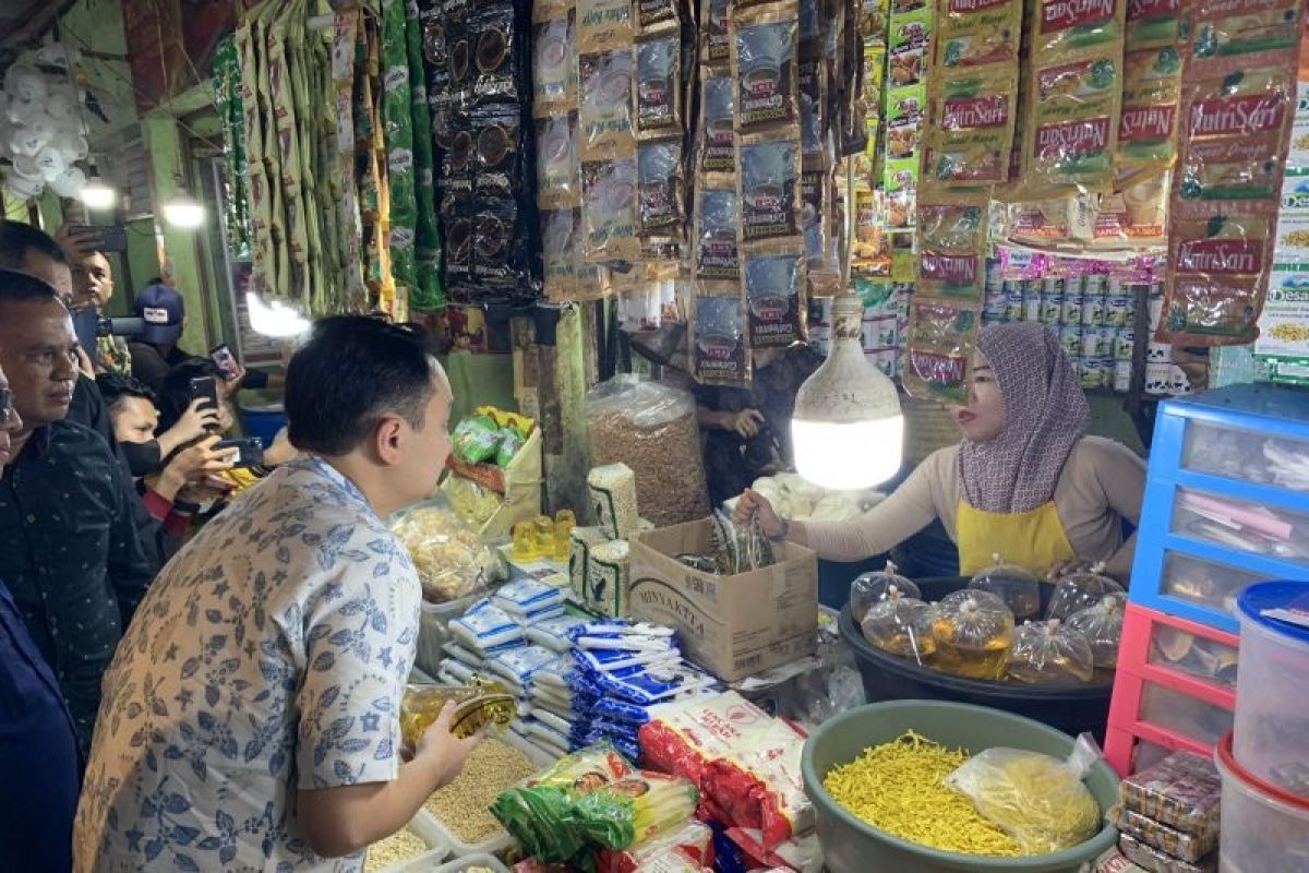 Jelang Ramadhan,  Jerry Sambuaga sidak harga kebutuhan pokok di Padang
