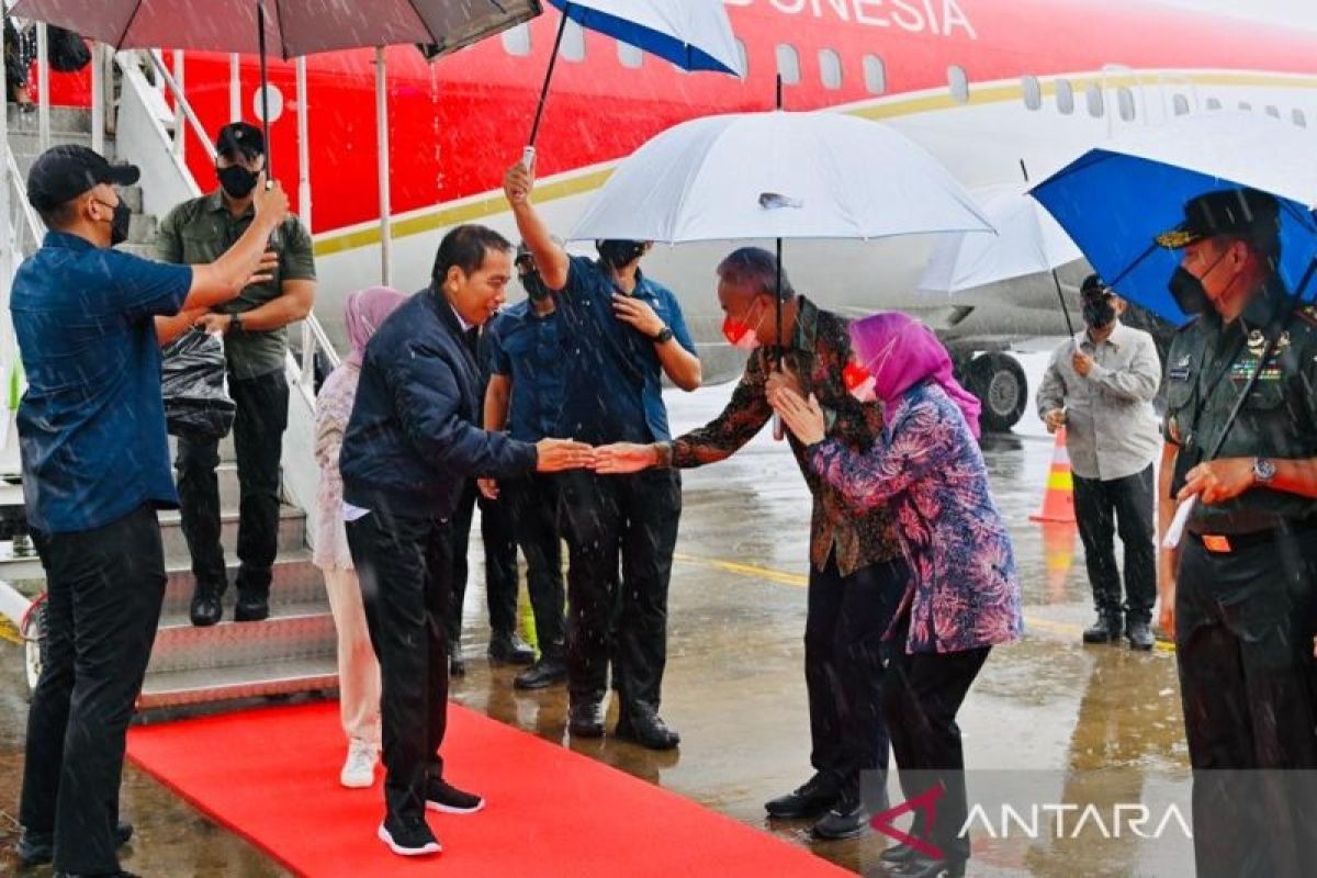 Presiden Jokowi tiba di Jateng untuk resmikan Jalan Tol Semarang-Demak