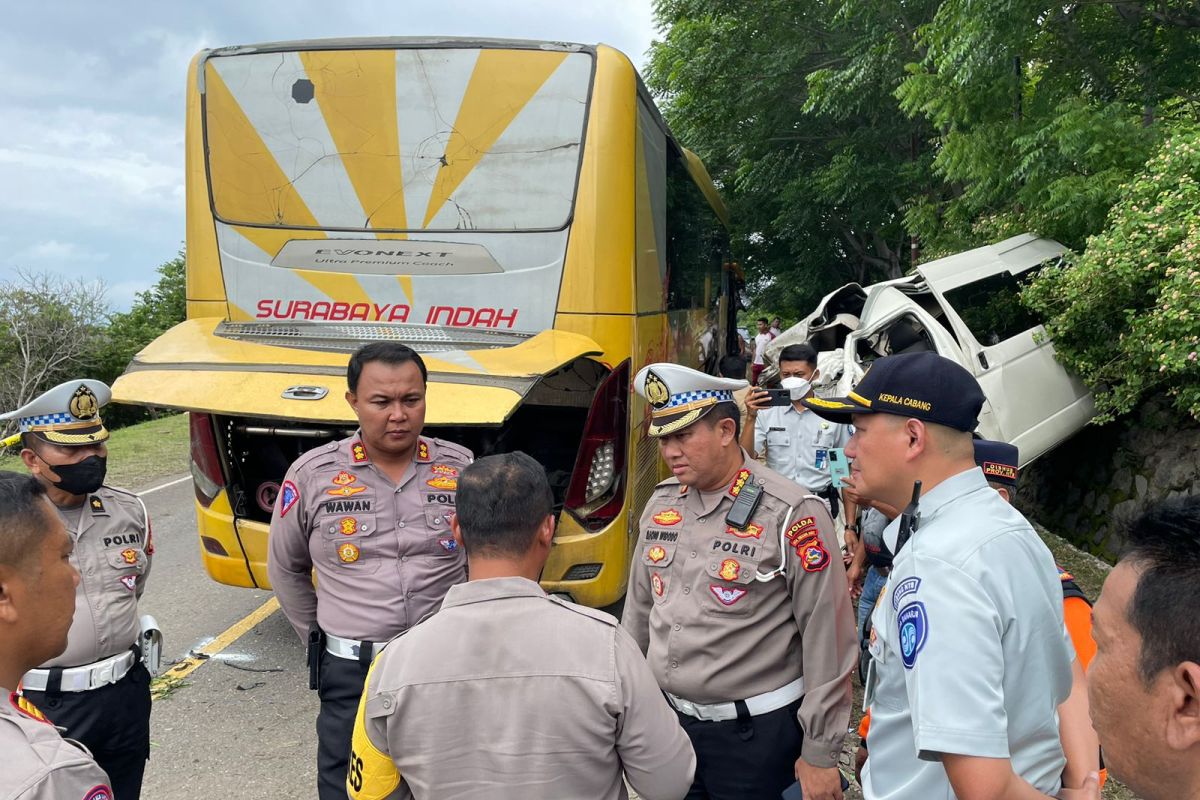 Jasa Raharja Jamin Seluruh Korban Tabrakan Bus Surabaya Indah dan Travel Pancasari di Sumbawa Barat