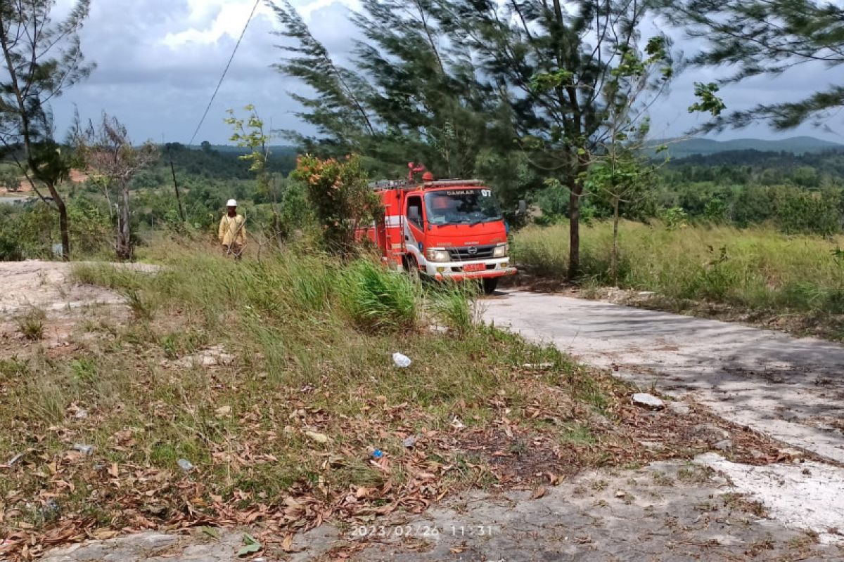 UPTD Damkar Bintan Timur tangani kebakaran lahan dua hektare