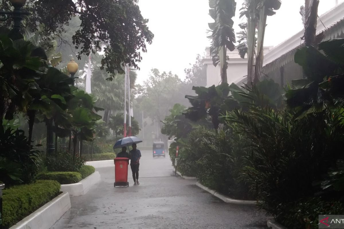 BMKG: DKI Jakarta diprediksi hujan pada Senin pagi