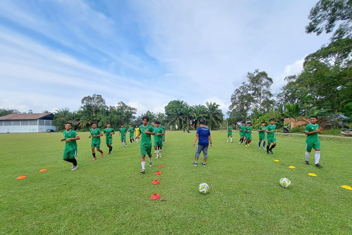 Tim sepak bola Pra PON Jambi uji coba lawan tim lokal