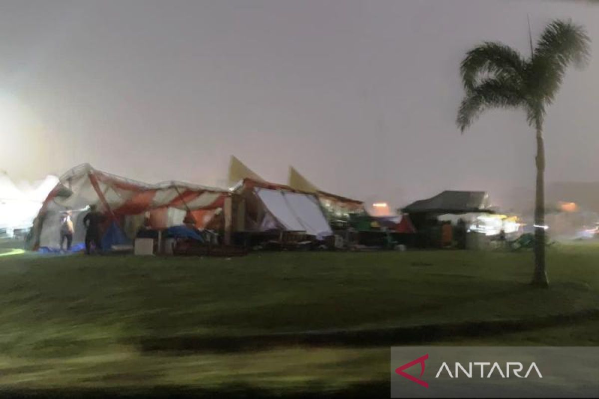 Angin kencang  rusak stand Expo di Nagan Raya Aceh