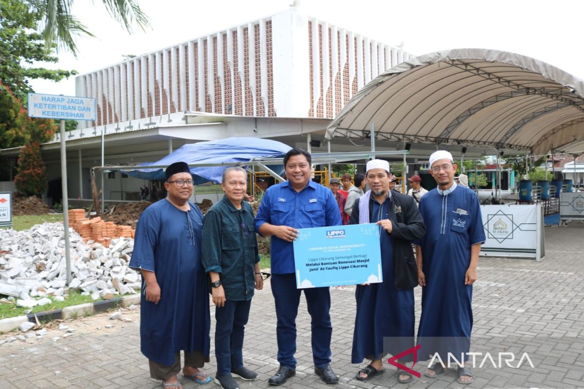 Lippo Cikarang salurkan bantuan renovasi Masjid Jami At-Taufiq Lembah Hijau