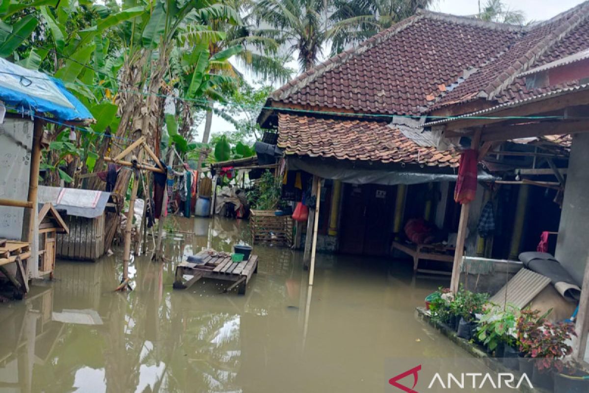 Puluhan rumah di Kecamatan  Pasar Kemis Tangerang terendam banjir