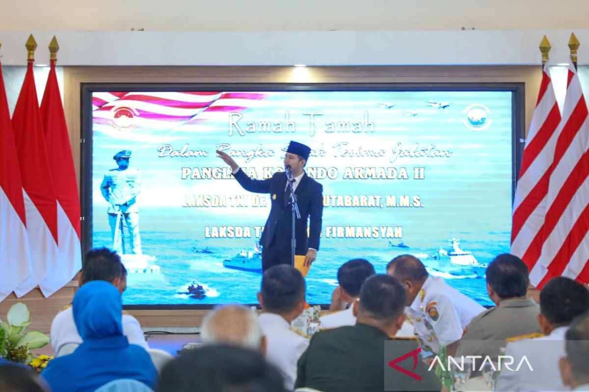 Wagub Emil sambut kedatangan Pangkoarmada II Laksda TNI Maman Firmasyarah