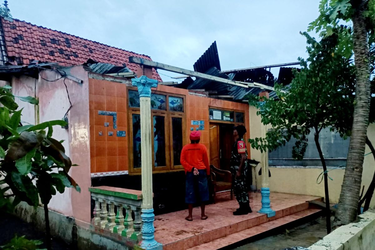 BPBD Situbondo  catat belasan rumah rusak diterjang angin kencang