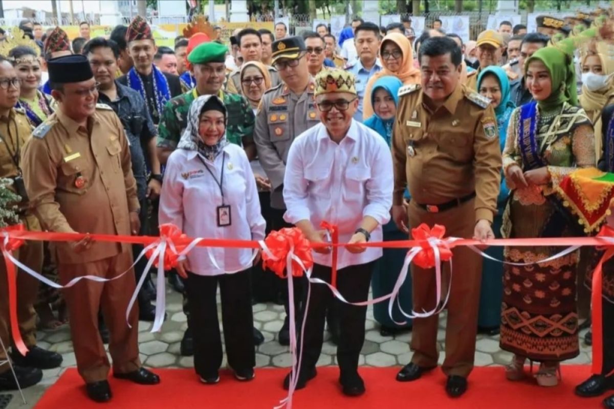 Menpan RB resmikan mal pelayanan publik di Lampung Tengah
