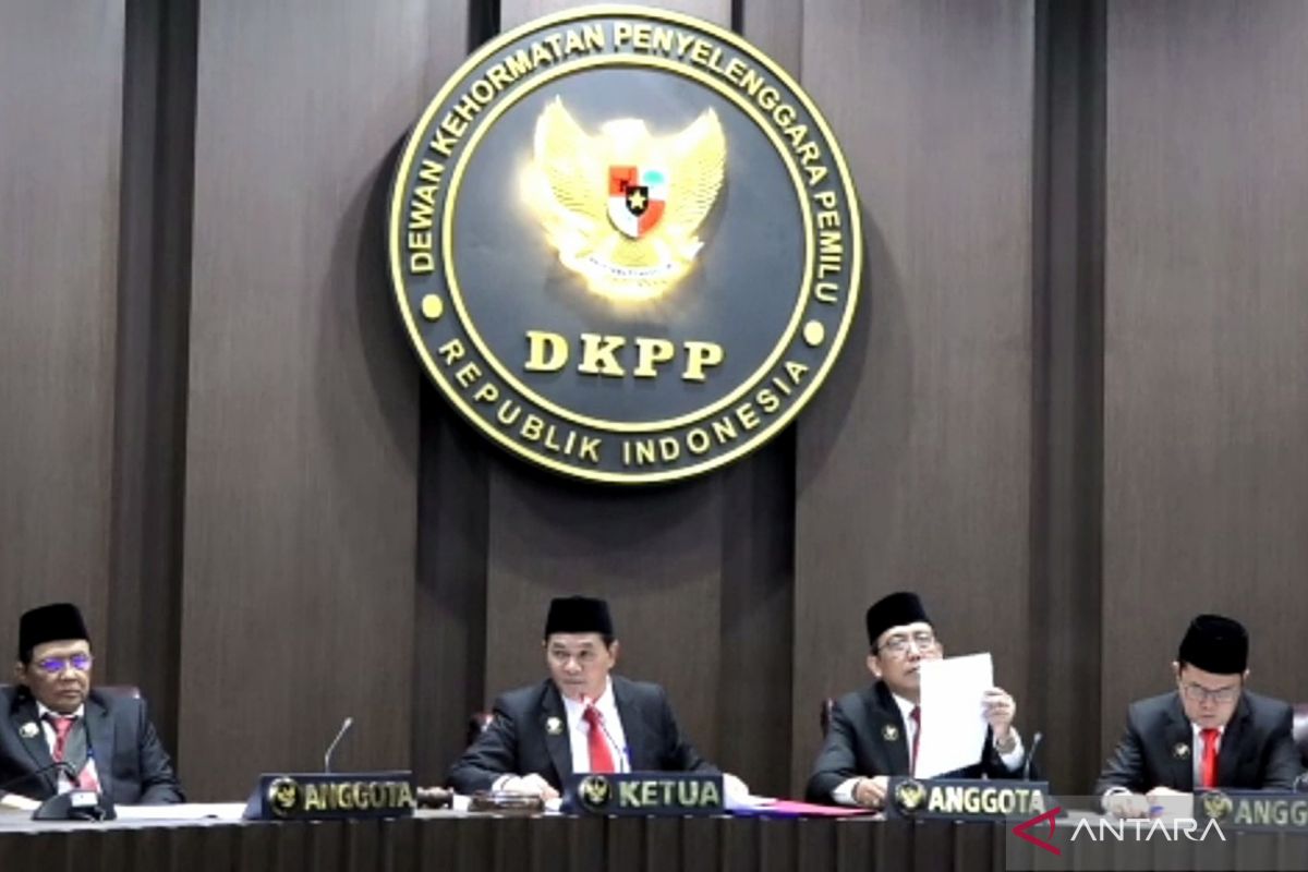 DKPP tetap periksa Ketua KPU RI meski laporan telah dicabut