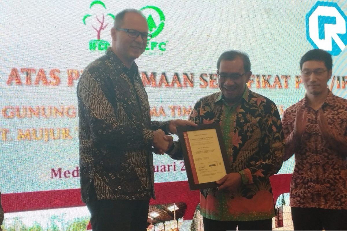 APHI apresiasi PT Gruti dan Mujur  Timber peroleh sertifikat  IFCC-PEPC