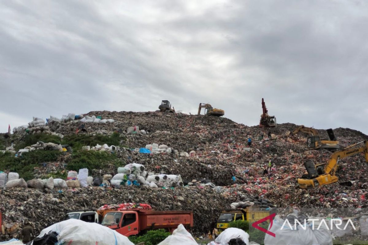 Kabupaten Bekasi berkolaborasi tangani gunung sampah TPA Burangkeng