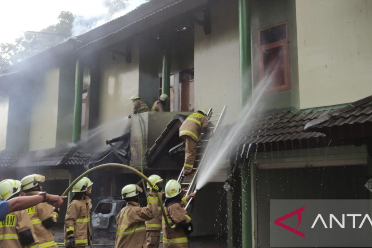 Mobil terbakar hanguskan hotel di Halim Perdanakusuma Jaktim