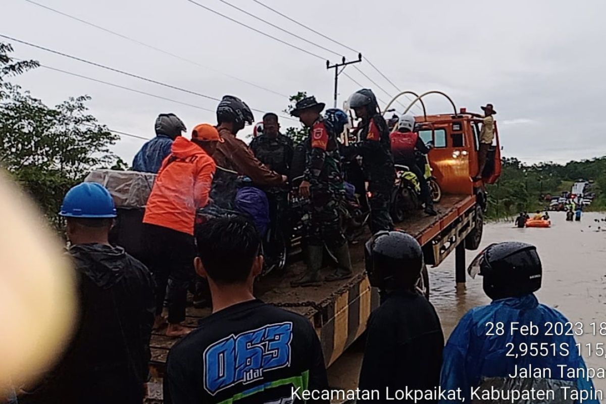 Banjir di area tambang batubara sempat tutup jalan provinsi di Tapin