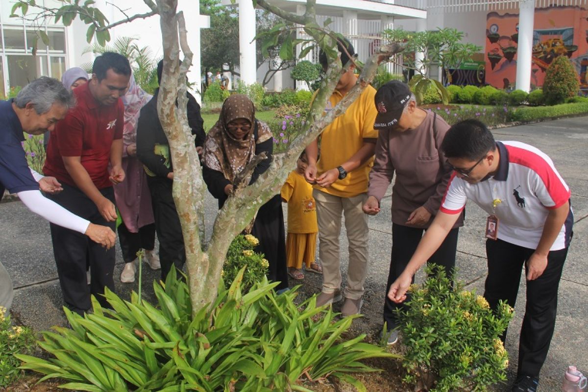 Sivitas akademika itera ikuti gerakan marigoldkan itera dan peringatan hari peduli sampah nasional