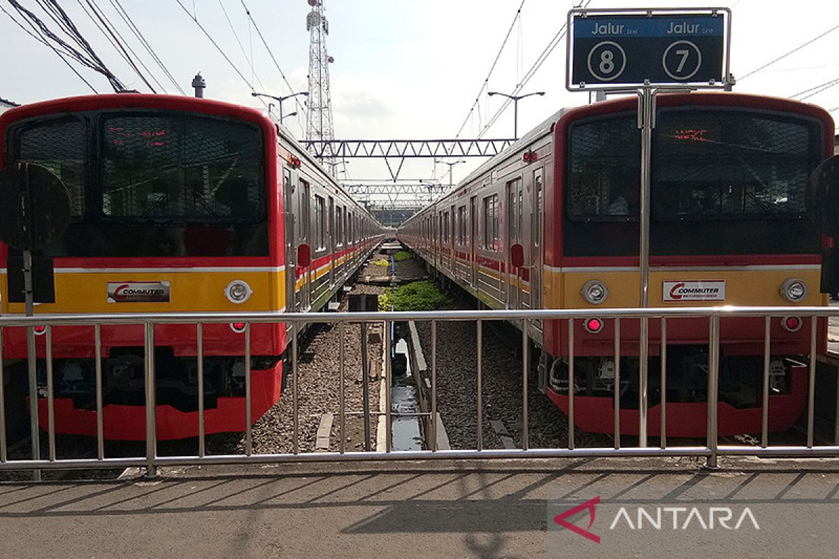 DKI kemarin, sepuluh KRL pensiun hingga petugas patroli TransJakarta