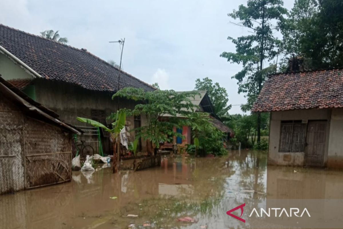 Banjir landa 18 kecamatan, Kabupaten Karawang tetapkan status tanggap darurat bencana
