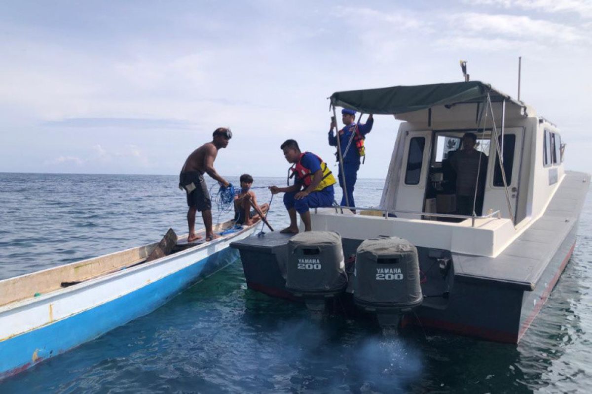Polres Dompu NTB evakuasi tiga korban perahu terbalik